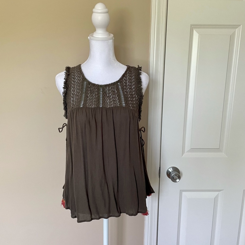 Tank - Picture 2 of 6